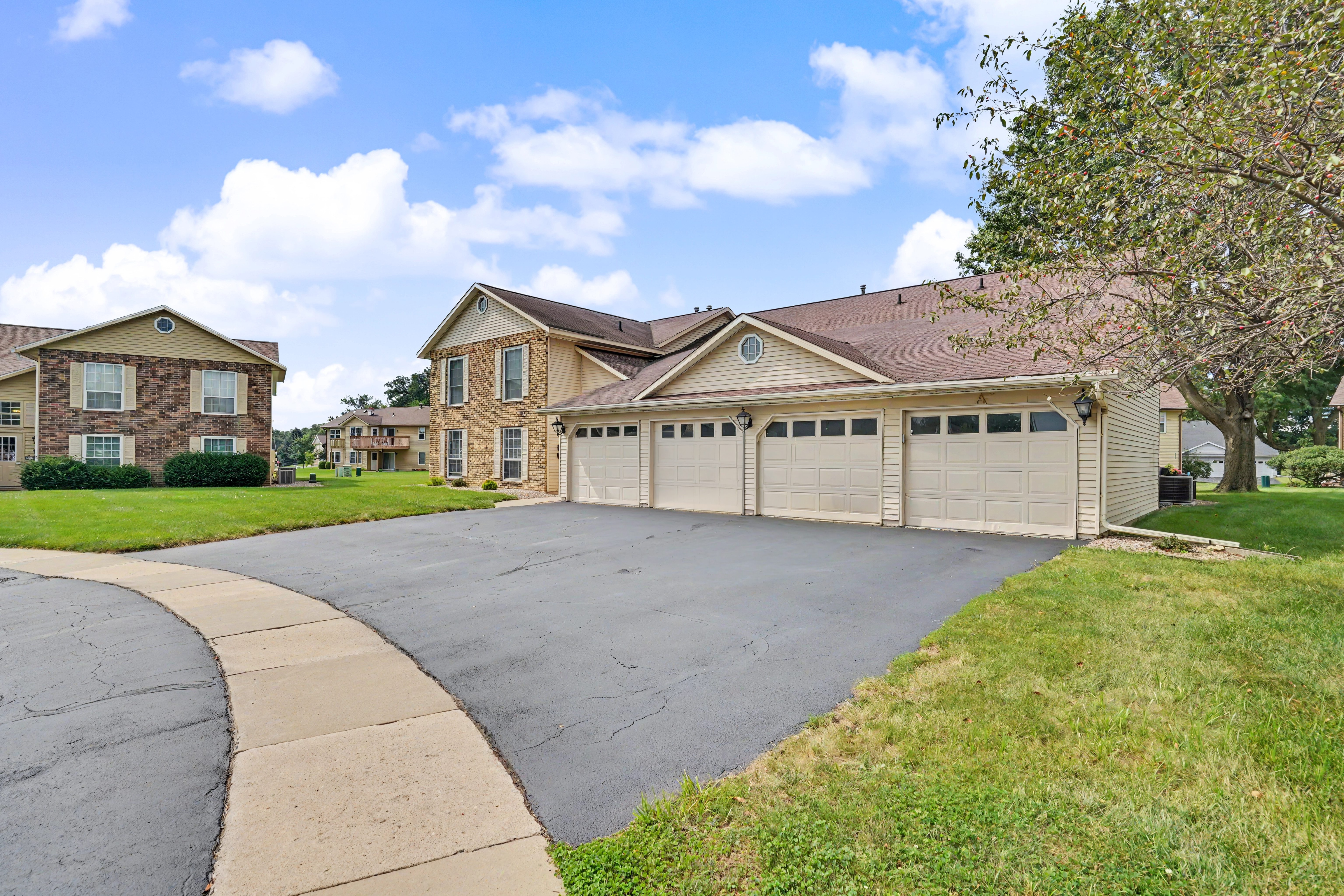 Lexington Ct, Cedar Rapids, IA 52402 #1