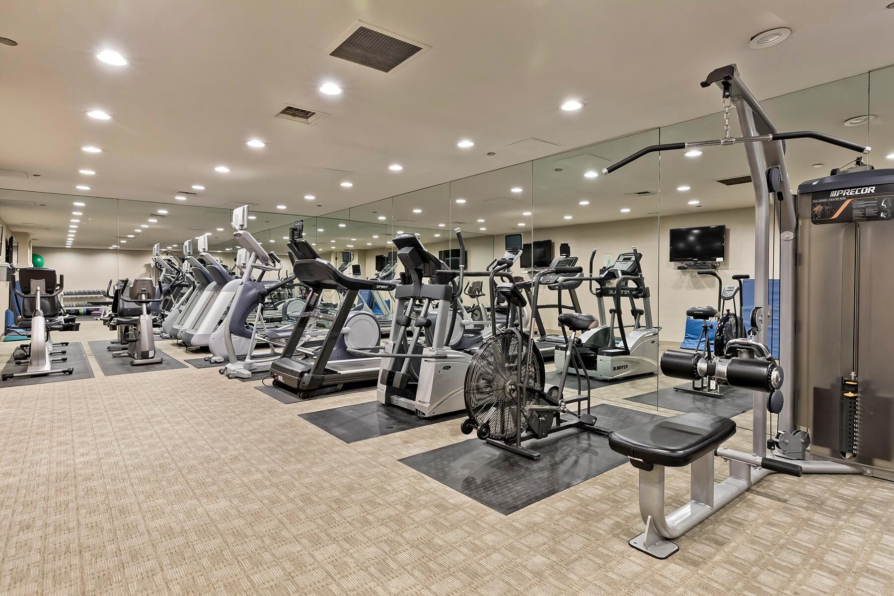  300 North Swall Drive - 物件實景