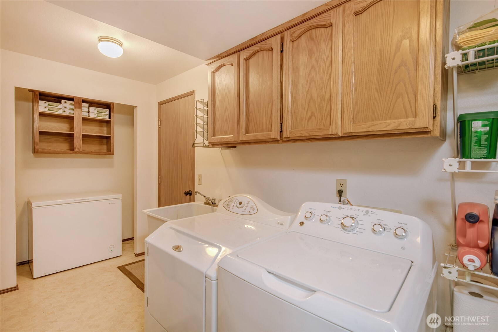 Kent, Washington, 98042, United States, 3 Bedrooms Bedrooms, ,3 BathroomsBathrooms,Residential,For Sale,2001526