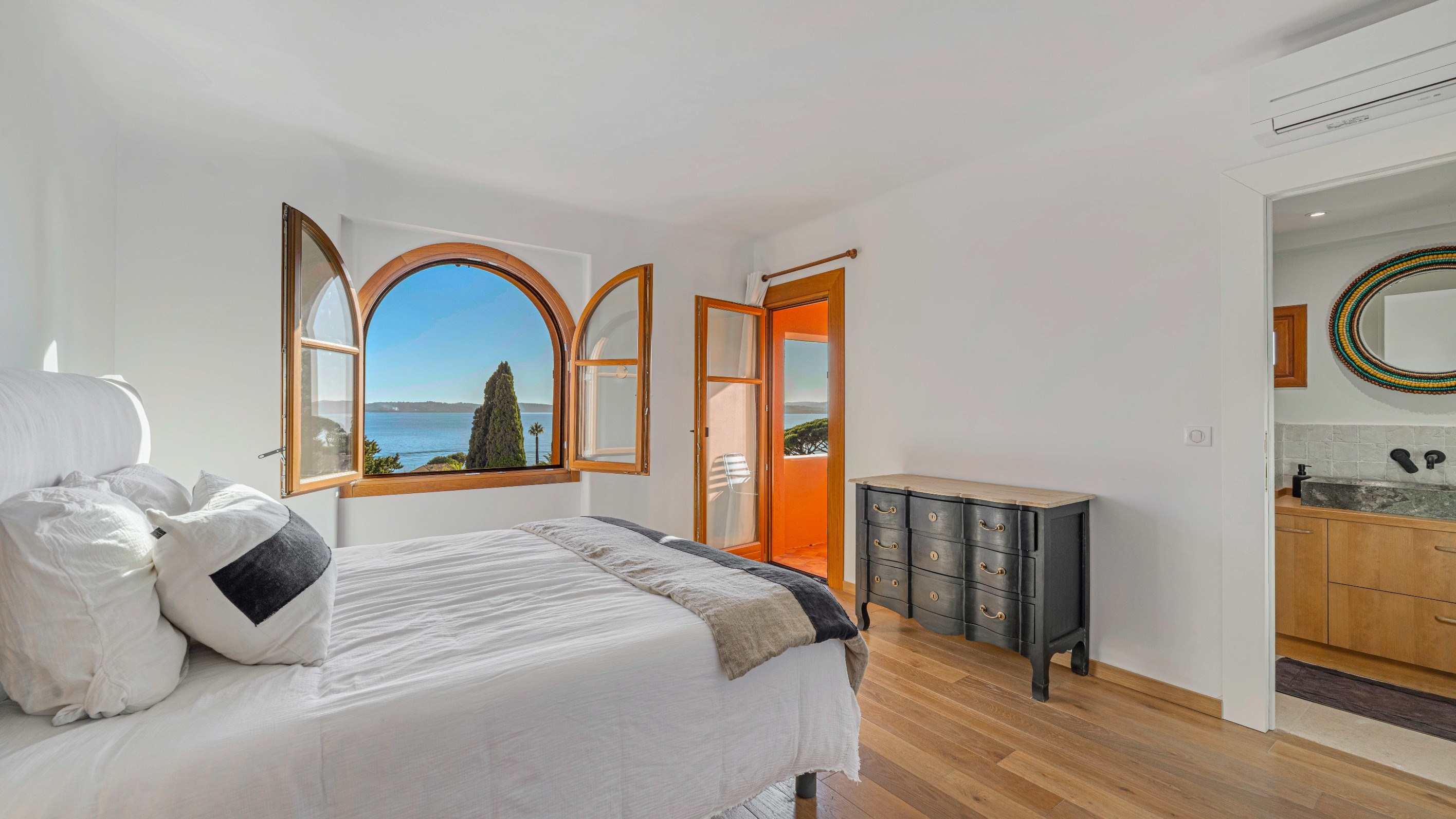  Renovated Art Deco villa with sea view, 300 m from the beaches, Sainte-Maxime, … - 物件實景