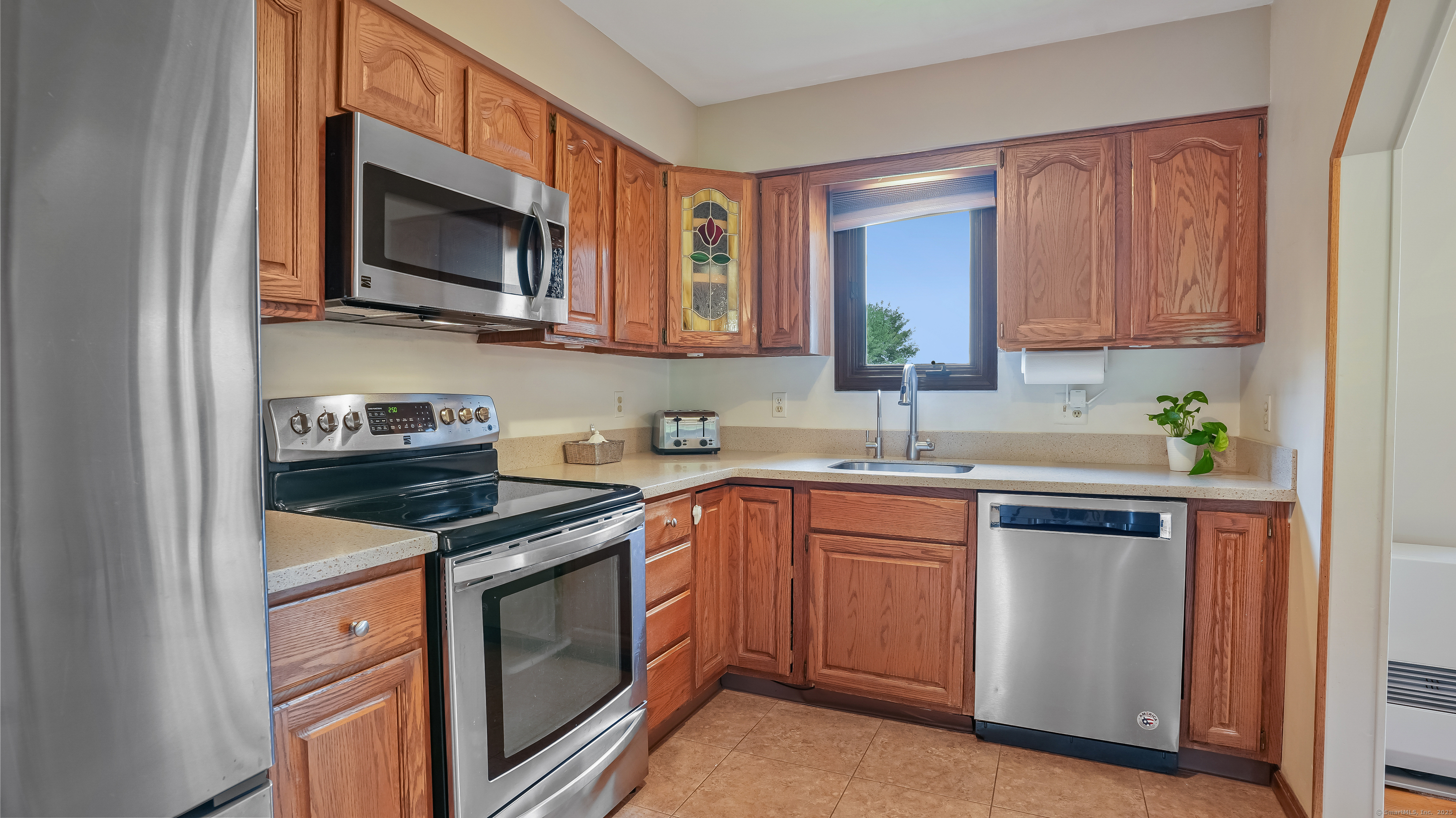 New Milford, Connecticut, 06776, United States, 3 Bedrooms Bedrooms, ,3 BathroomsBathrooms,Residential,For Sale,1924993