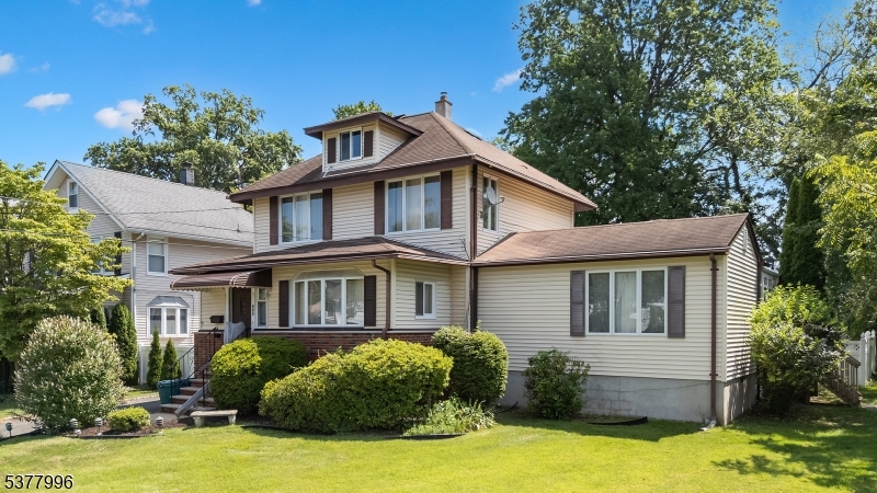 Garwood Boro, New Jersey, 07027, United States, 4 Bedrooms Bedrooms, ,2 BathroomsBathrooms,Residential,For Sale,1918141