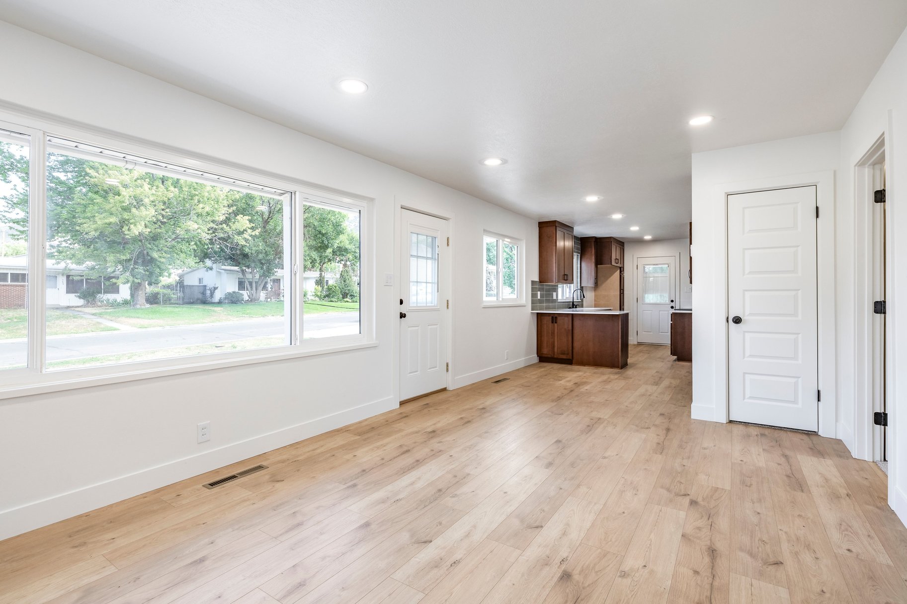  Fully Renovated Rambler With Large Primary En-Suite - 物件實景