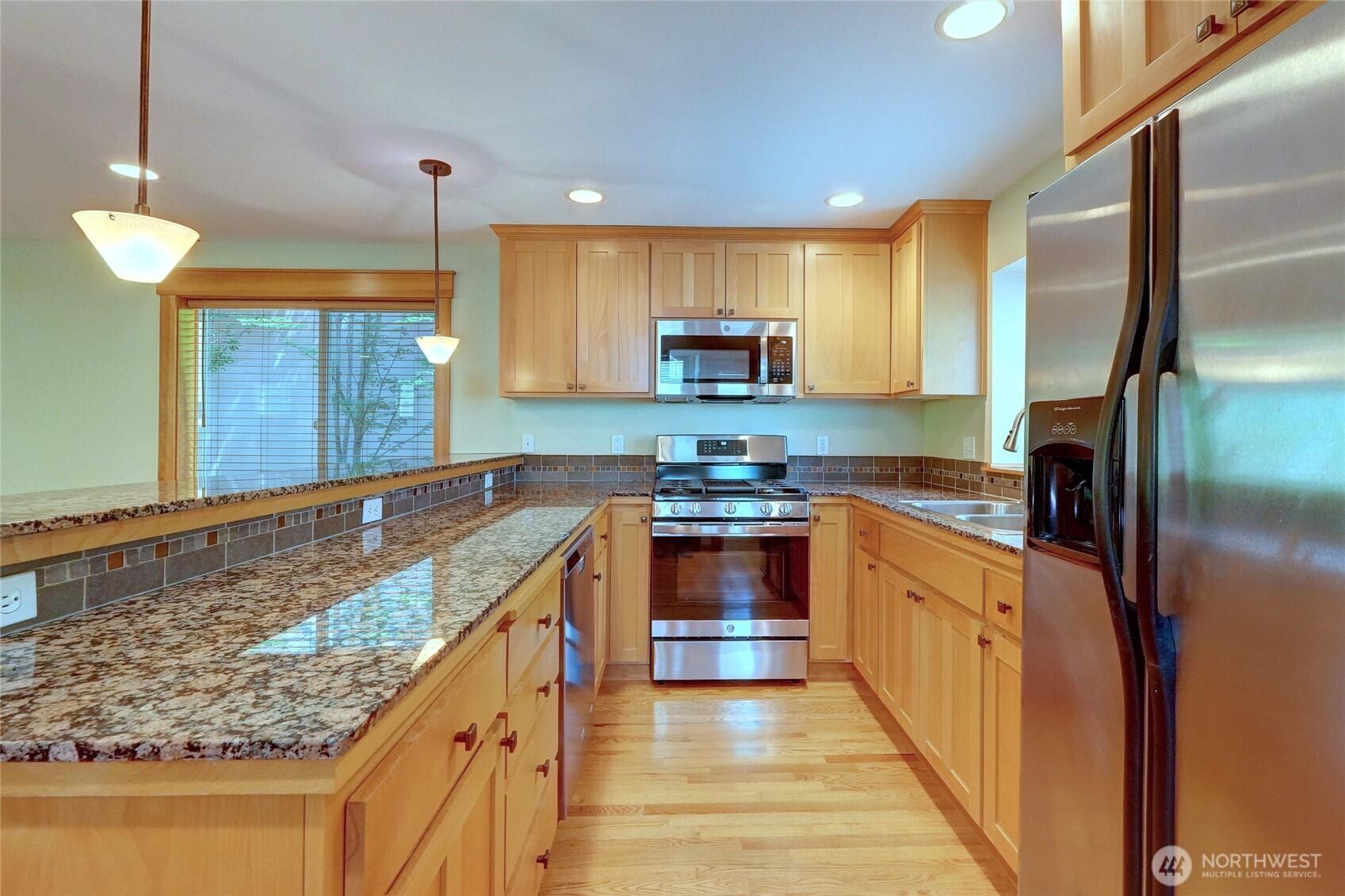 SEATTLE, Washington, 98133, United States, 3 Bedrooms Bedrooms, ,3 BathroomsBathrooms,Residential,For Sale,1890741