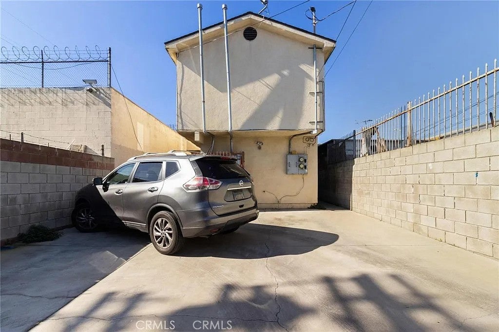 Los Angeles, California, 90003, United States, ,Residential,For Sale,1998837