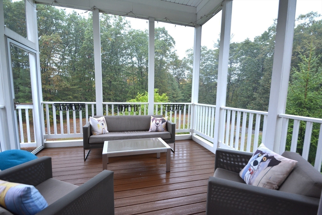 Methuen, Massachusetts, 01844, United States, 2 Bedrooms Bedrooms, ,3 BathroomsBathrooms,Residential,For Sale,1999139