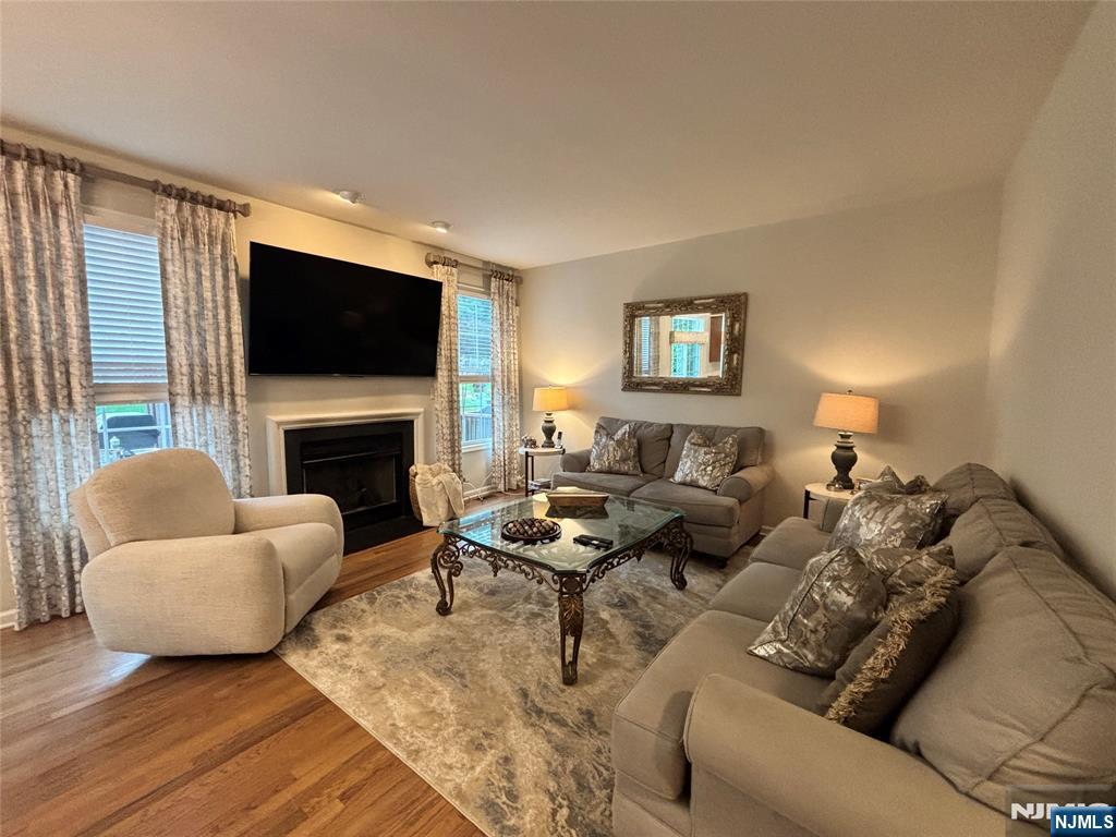 North Haledon, New Jersey, 07508, United States, 4 Bedrooms Bedrooms, ,4 BathroomsBathrooms,Residential,For Sale,1868915