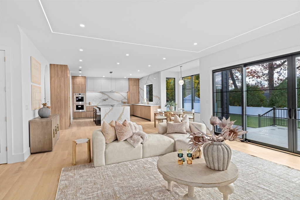 Newton, Massachusetts, 02461, United States, 7 Bedrooms Bedrooms, ,8 BathroomsBathrooms,Residential,For Sale,1995723