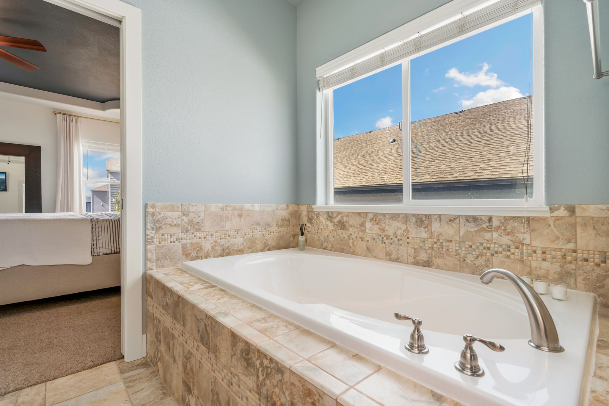 Great 2 Story With Main Floor Master Located Between Raindance and Pelican Lakes - 物件實景