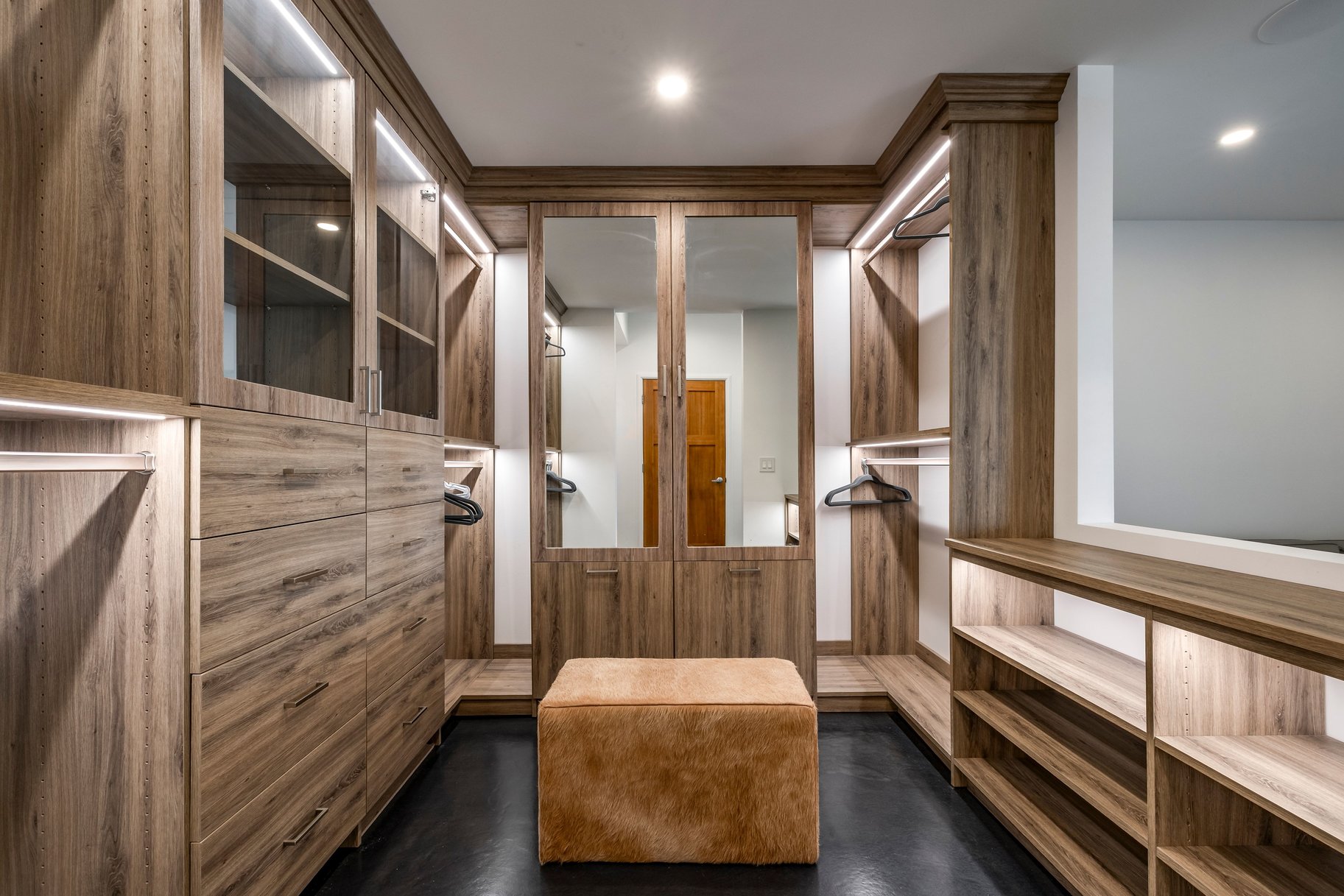  Stunning Contemporary Home with Commanding Views - 物件實景