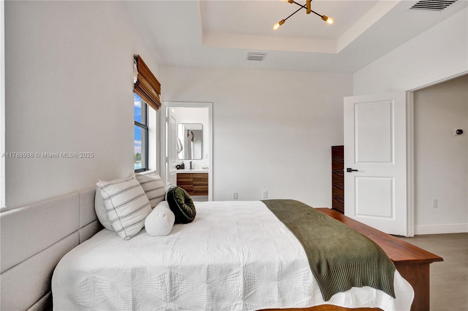 Miami, Florida, 33179, United States, 3 Bedrooms Bedrooms, ,3 BathroomsBathrooms,Residential,For Sale,1784236