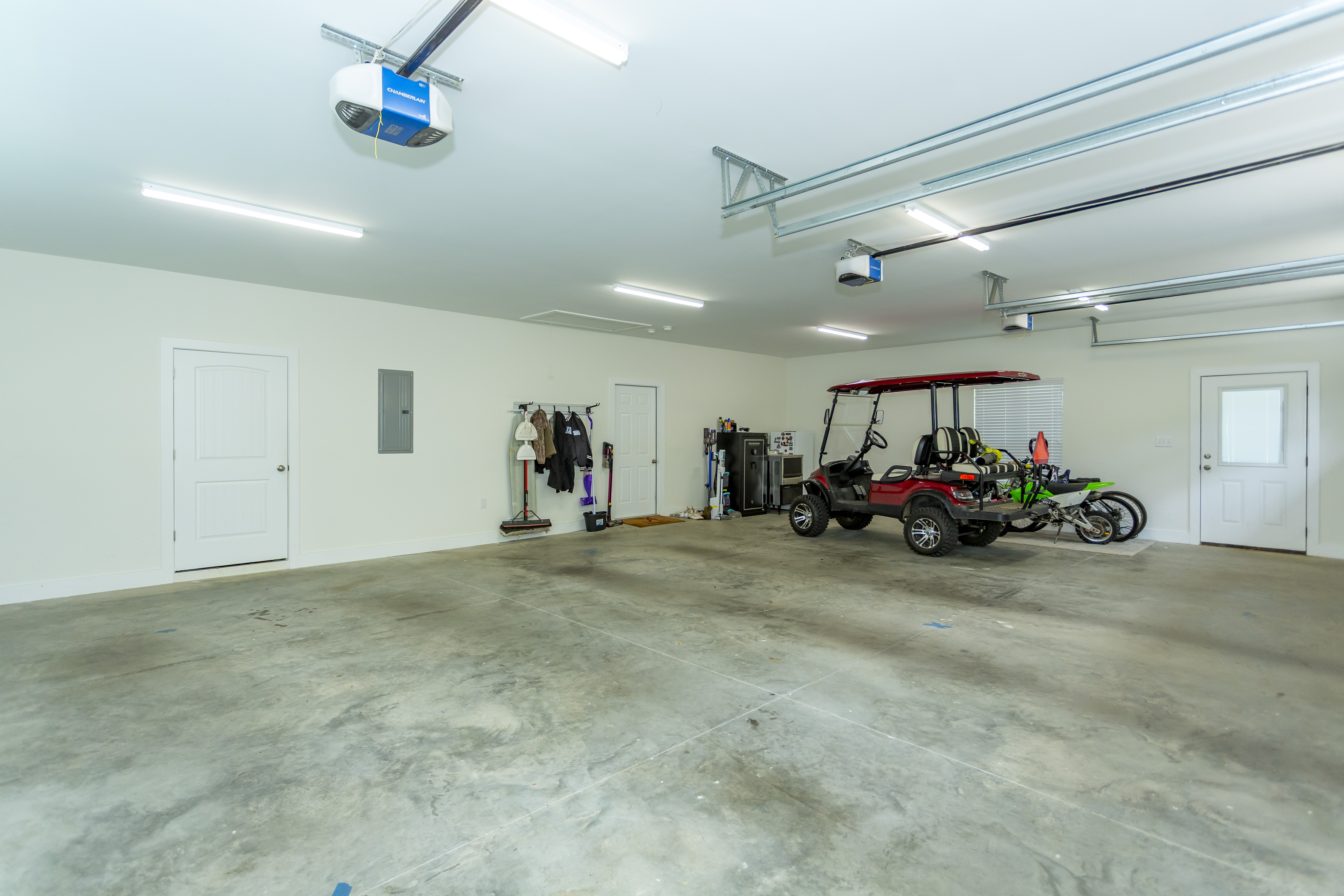 Helena, Alabama, 35080, United States, 5 Bedrooms Bedrooms, ,5 BathroomsBathrooms,Residential,For Sale,1979427