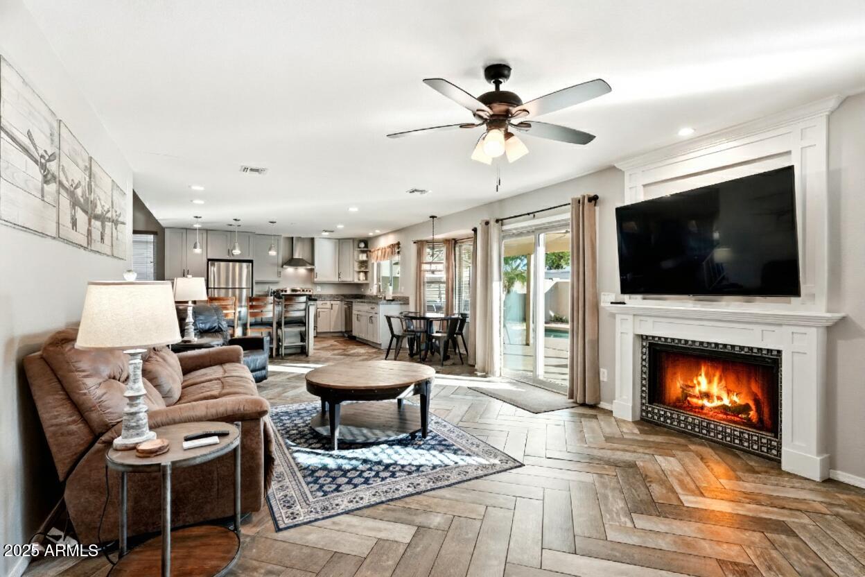 Gilbert, Arizona, 85234, United States, 4 Bedrooms Bedrooms, ,3 BathroomsBathrooms,Residential,For Sale,1997070