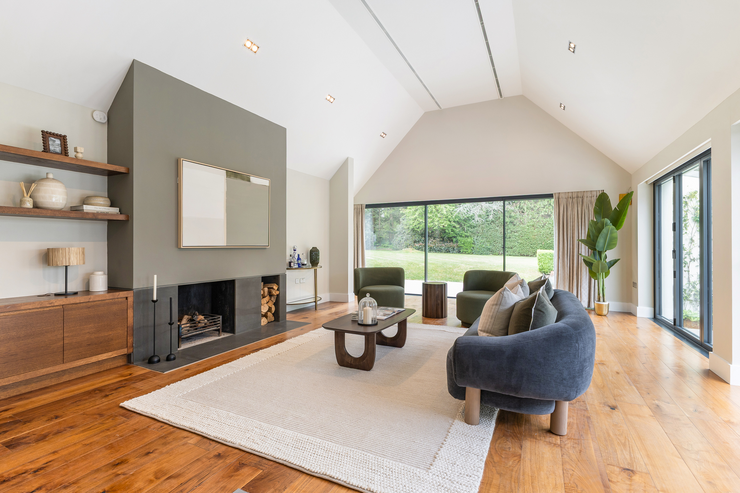  A Contemporary Five-Bedroom House with direct access onto Wentworth golf course - 物件實景
