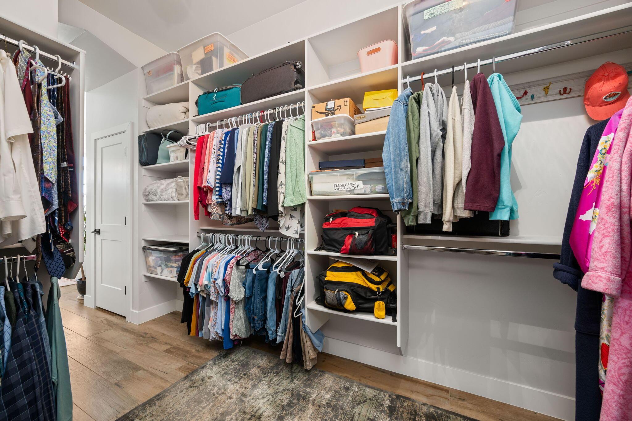 Hurricane, Utah, 84737, United States, 6 Bedrooms Bedrooms, ,6 BathroomsBathrooms,Residential,For Sale,1977381