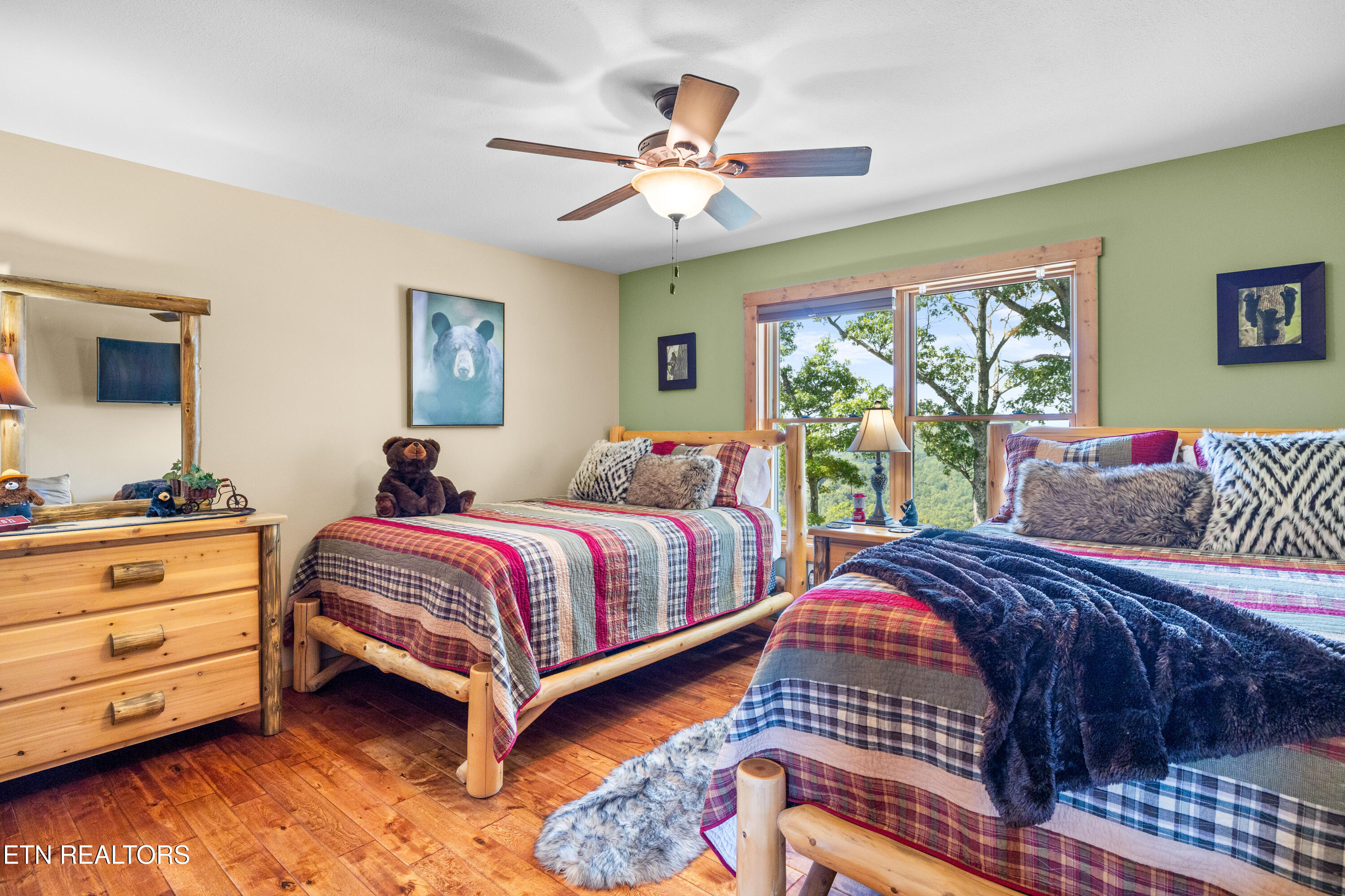 Sevierville, Tennessee, 37862, United States, 3 Bedrooms Bedrooms, ,3 BathroomsBathrooms,Residential,For Sale,1979377