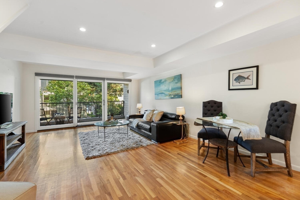 Marblehead, Massachusetts, 01945, United States, 2 Bedrooms Bedrooms, ,2 BathroomsBathrooms,Residential,For Sale,1895462