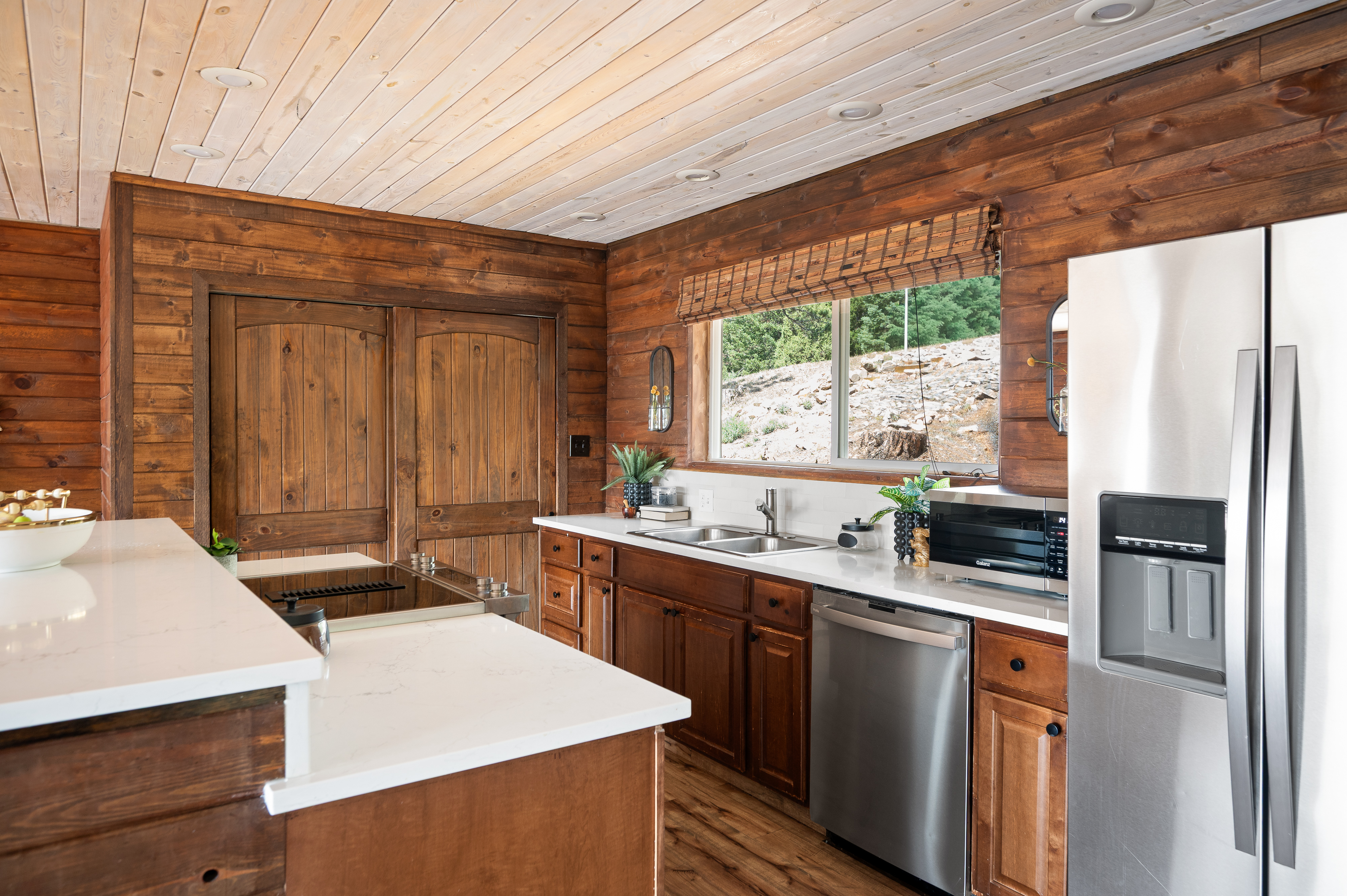  Million Dollar Views on this Beautifully Updated Mountain Retreat on 2.89 Acres - 物件實景