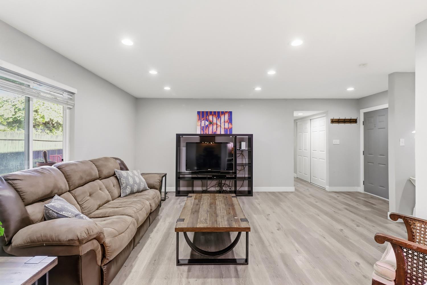 Sacramento, California, 95826, United States, 3 Bedrooms Bedrooms, ,2 BathroomsBathrooms,Residential,For Sale,1991468