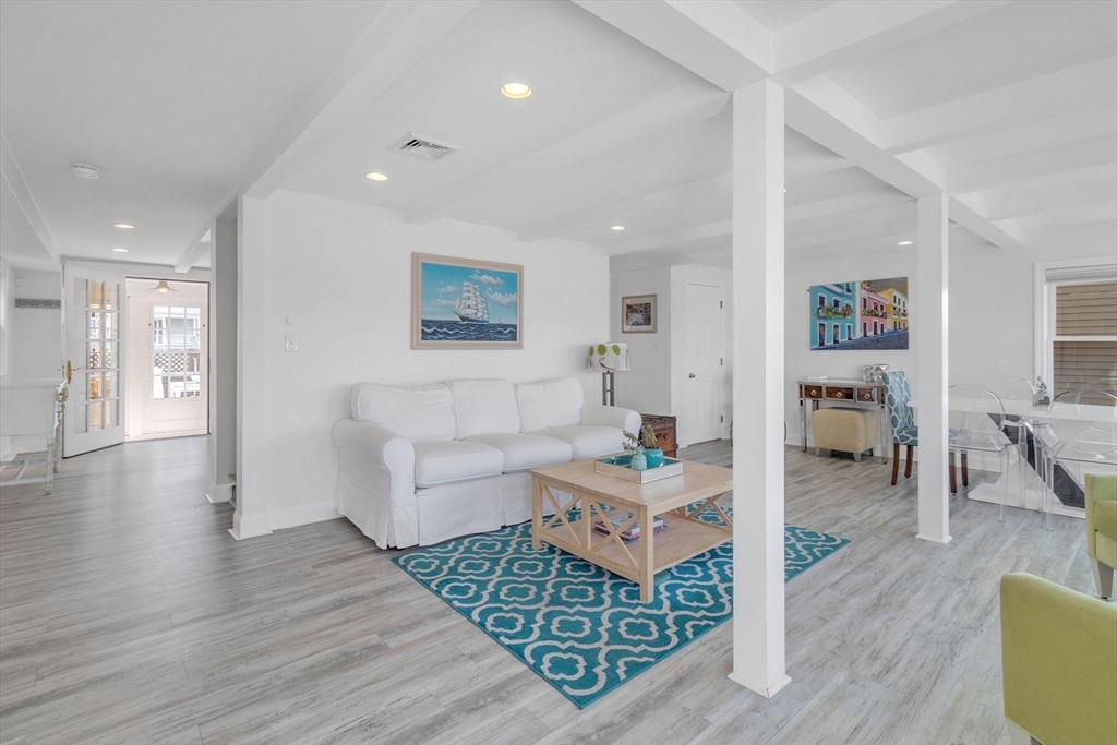 Weymouth, Massachusetts, 02191, United States, 3 Bedrooms Bedrooms, ,2 BathroomsBathrooms,Residential,For Sale,1876021