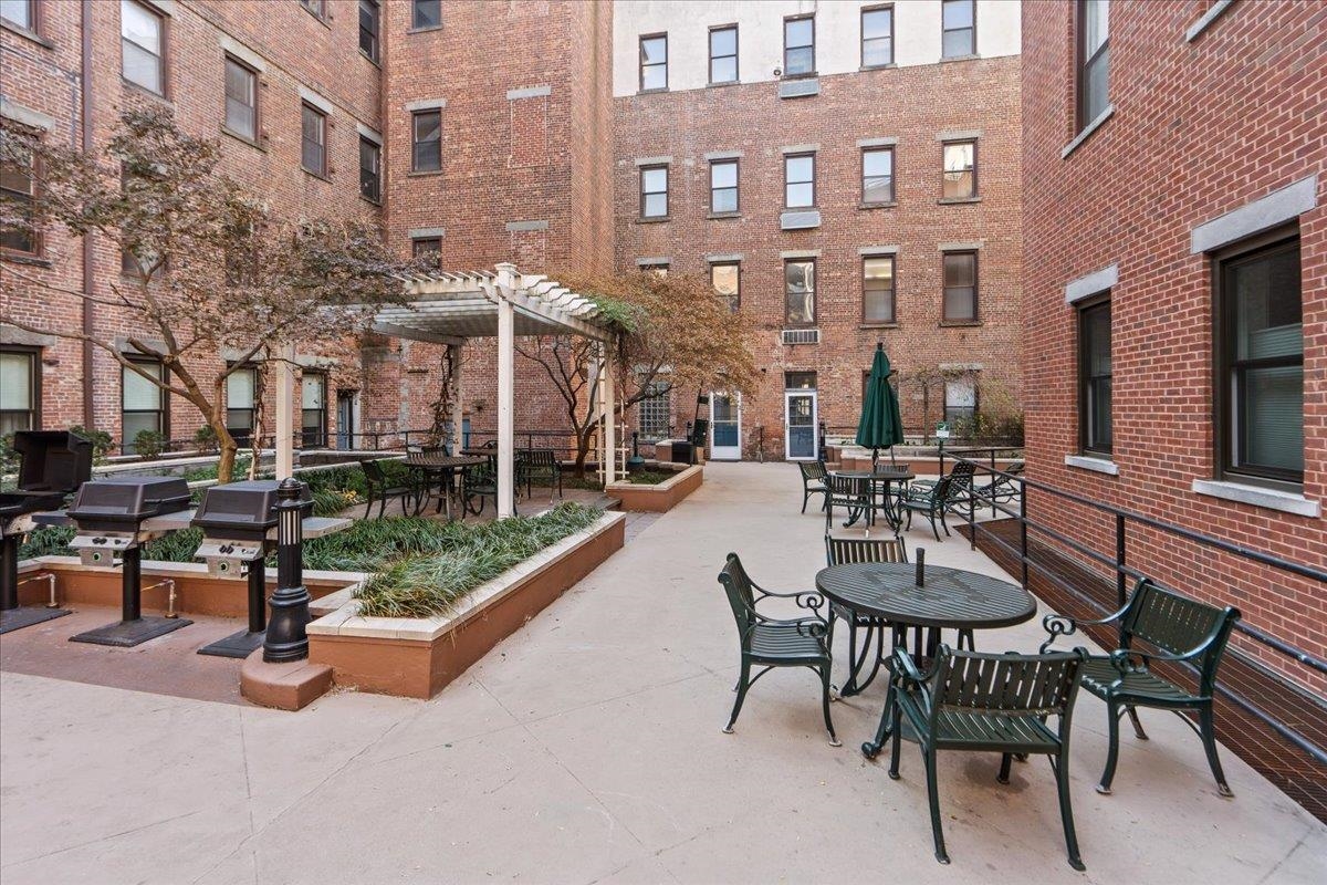 Jersey City, New Jersey, 07302, United States, 1 Bedroom Bedrooms, ,2 BathroomsBathrooms,Residential,For Sale,1949744