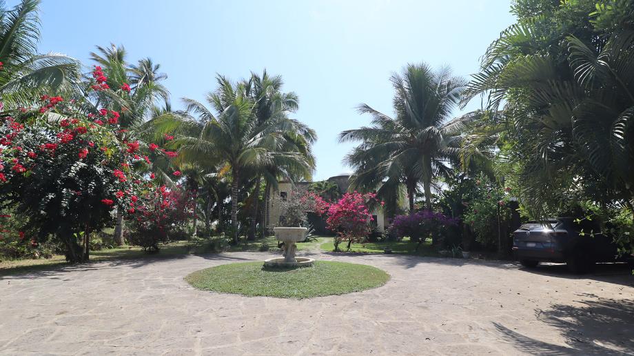 Lázaro Cárdenas, Michoacán, 60982, Mexico, 4 Bedrooms Bedrooms, ,4 BathroomsBathrooms,Residential,For Sale,1728978