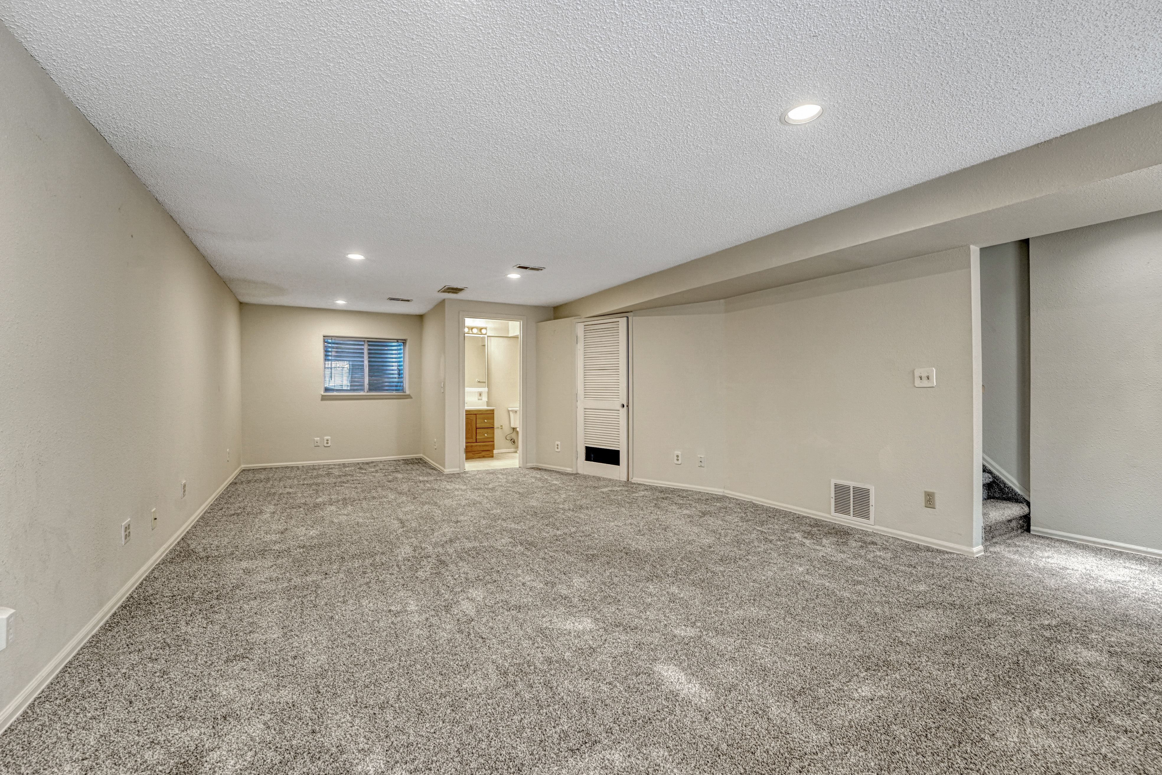  Hardwood Flooring and Mountain Views in 80919 - 物件實景