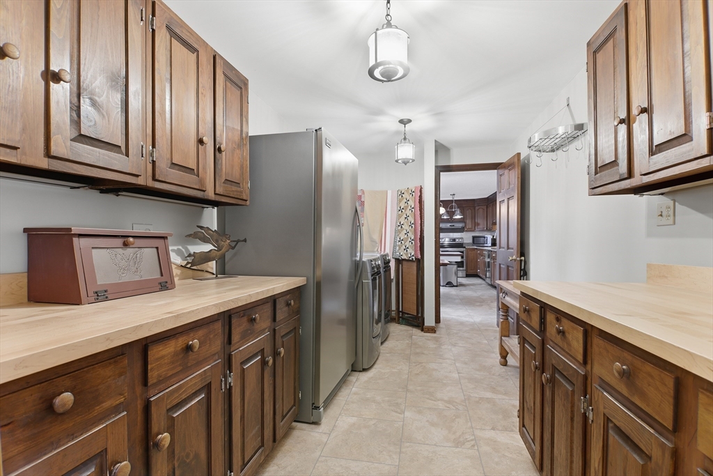 Monson, Massachusetts, 01057, United States, 5 Bedrooms Bedrooms, ,2 BathroomsBathrooms,Residential,For Sale,1988308