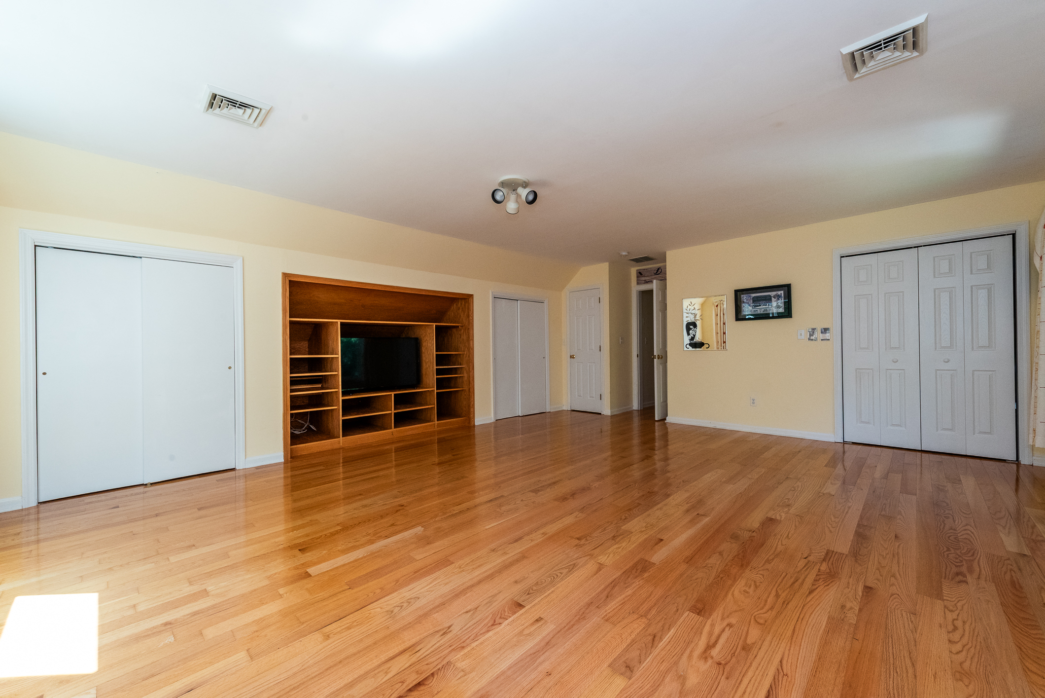  Classic Colonial Nestled on 3 Private Acres in Autumn Ridge - 物件實景