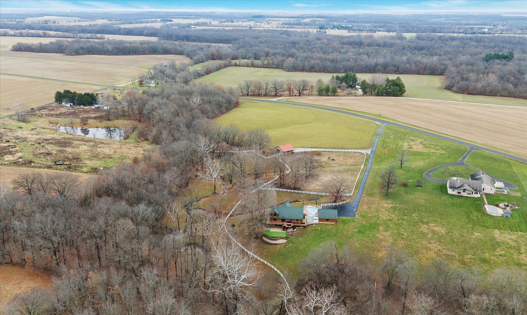 Hillsboro, Illinois, 62049, United States, 4 Bedrooms Bedrooms, ,5 BathroomsBathrooms,Residential,For Sale,1978886