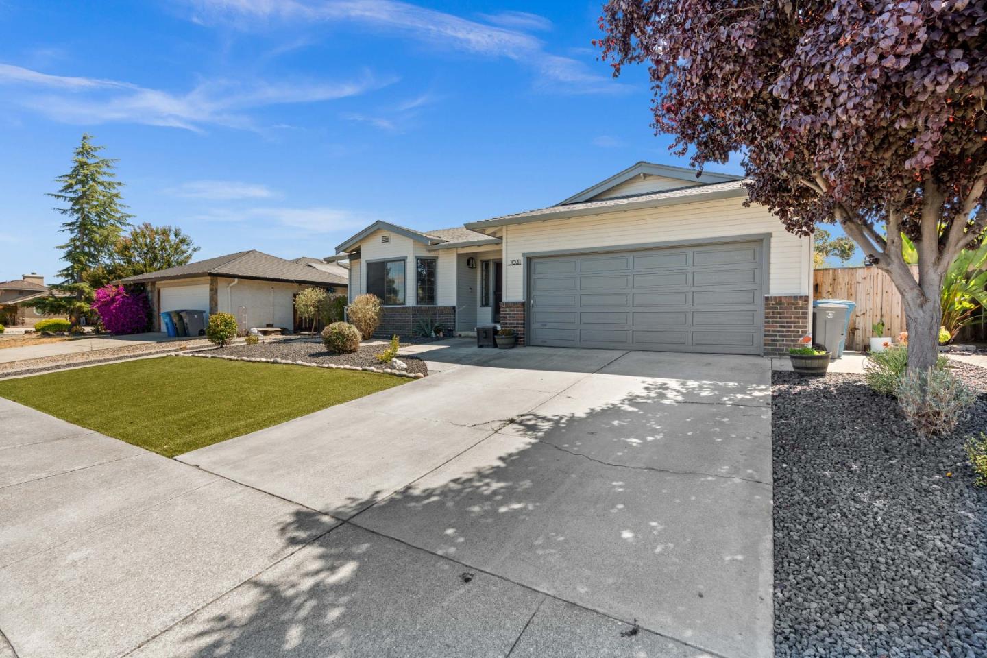 Hollister, California, 95023, United States, 3 Bedrooms Bedrooms, ,2 BathroomsBathrooms,Residential,For Sale,1903543