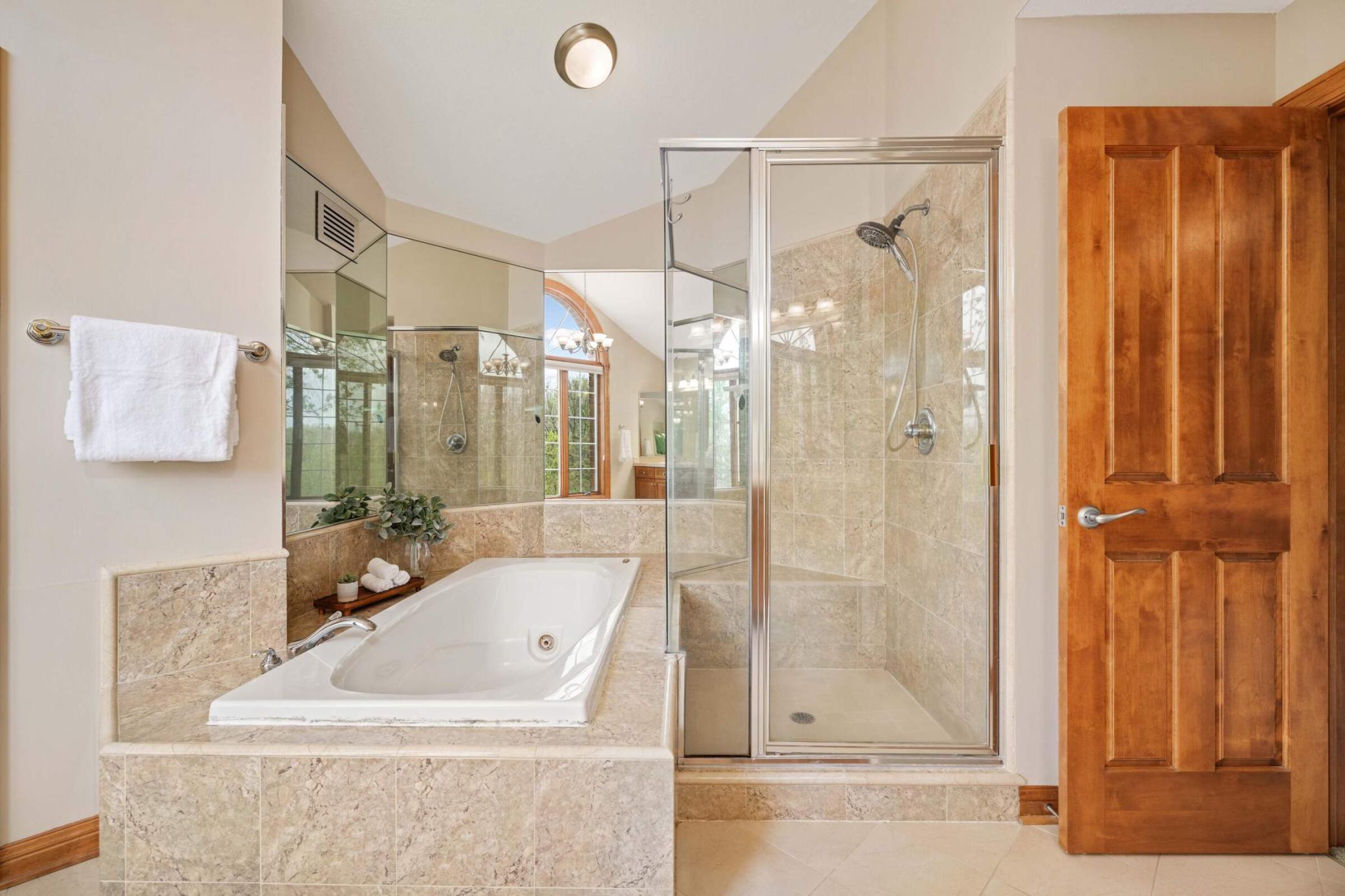 Woodbury, Minnesota, 55129, United States, 5 Bedrooms Bedrooms, ,5 BathroomsBathrooms,Residential,For Sale,1989522