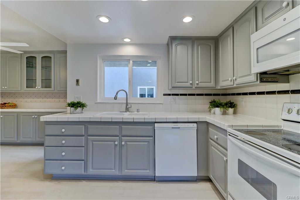 Laguna Woods, California, 92637, United States, 3 Bedrooms Bedrooms, ,Residential,For Sale,2012585