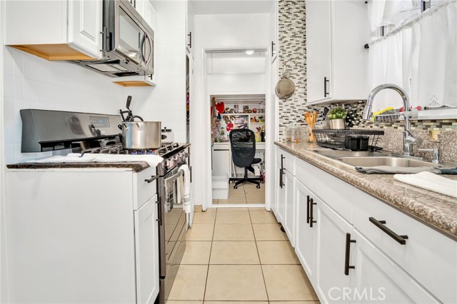 Los Angeles, California, 90023, United States, 3 Bedrooms Bedrooms, ,Residential,For Sale,1879139