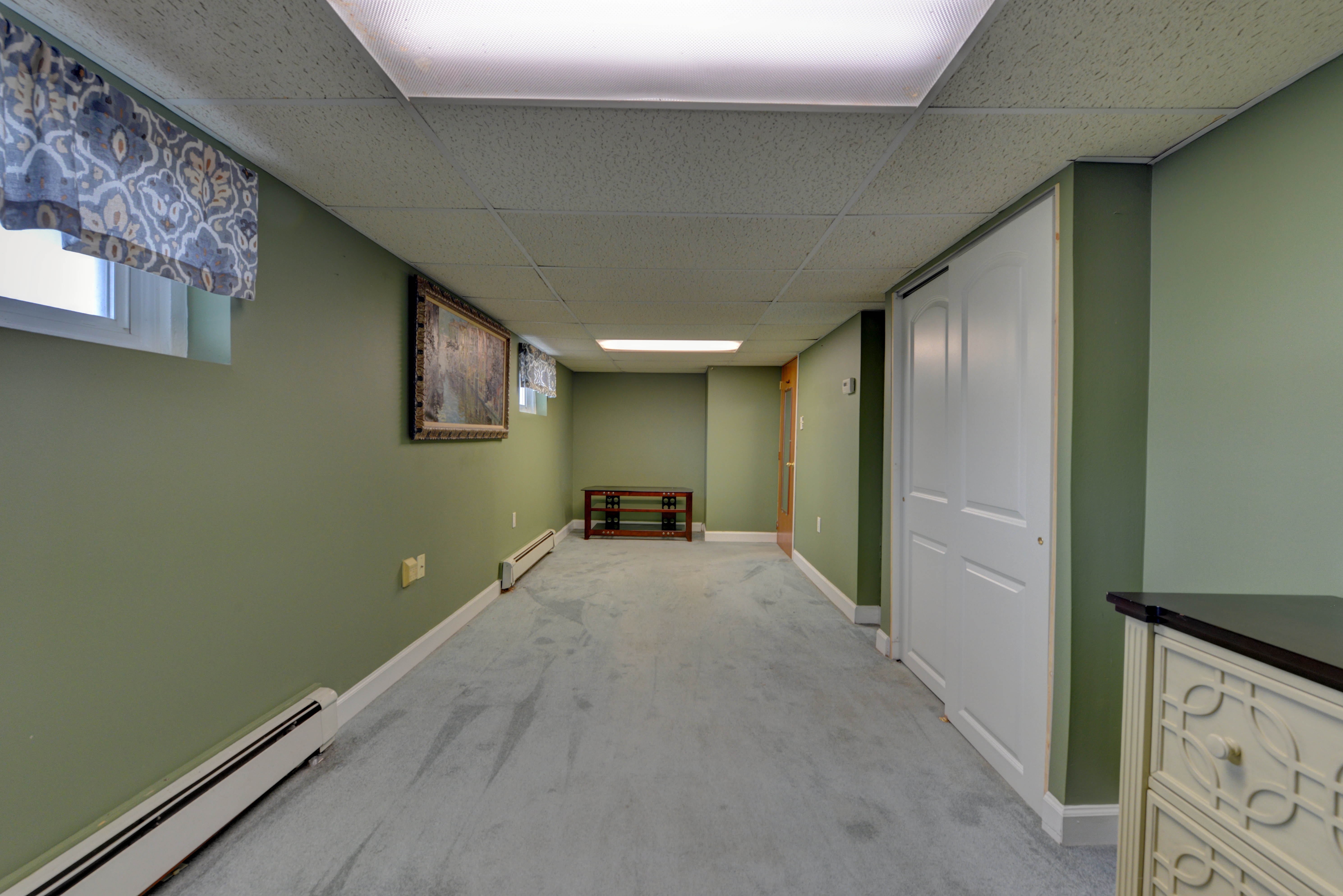 Lyndhurst, New Jersey, 07071, United States, 3 Bedrooms Bedrooms, ,2 BathroomsBathrooms,Residential,For Sale,1915781