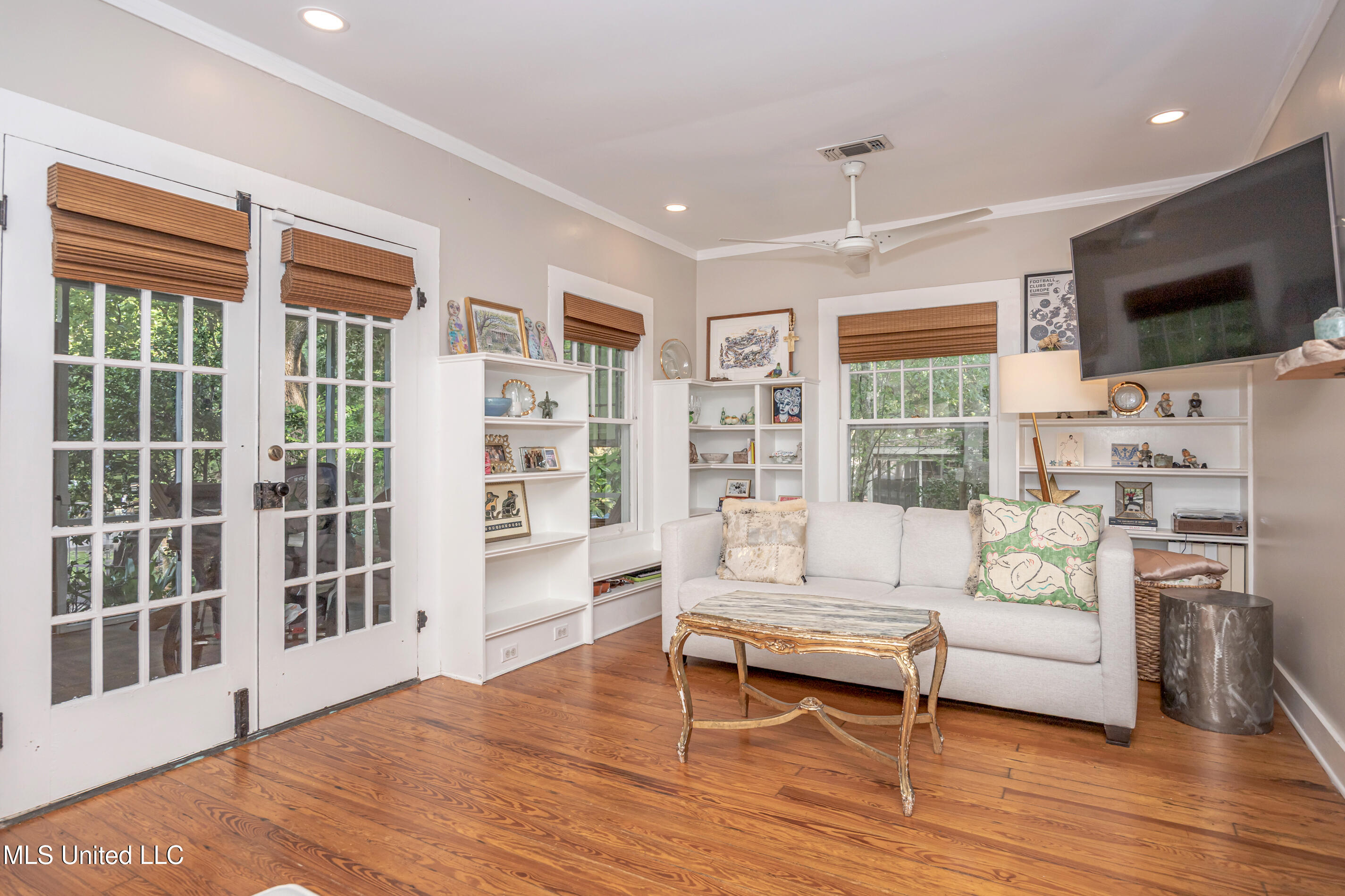 Ocean Springs, Mississippi, 39564, United States, 3 Bedrooms Bedrooms, ,2 BathroomsBathrooms,Residential,For Sale,1847227