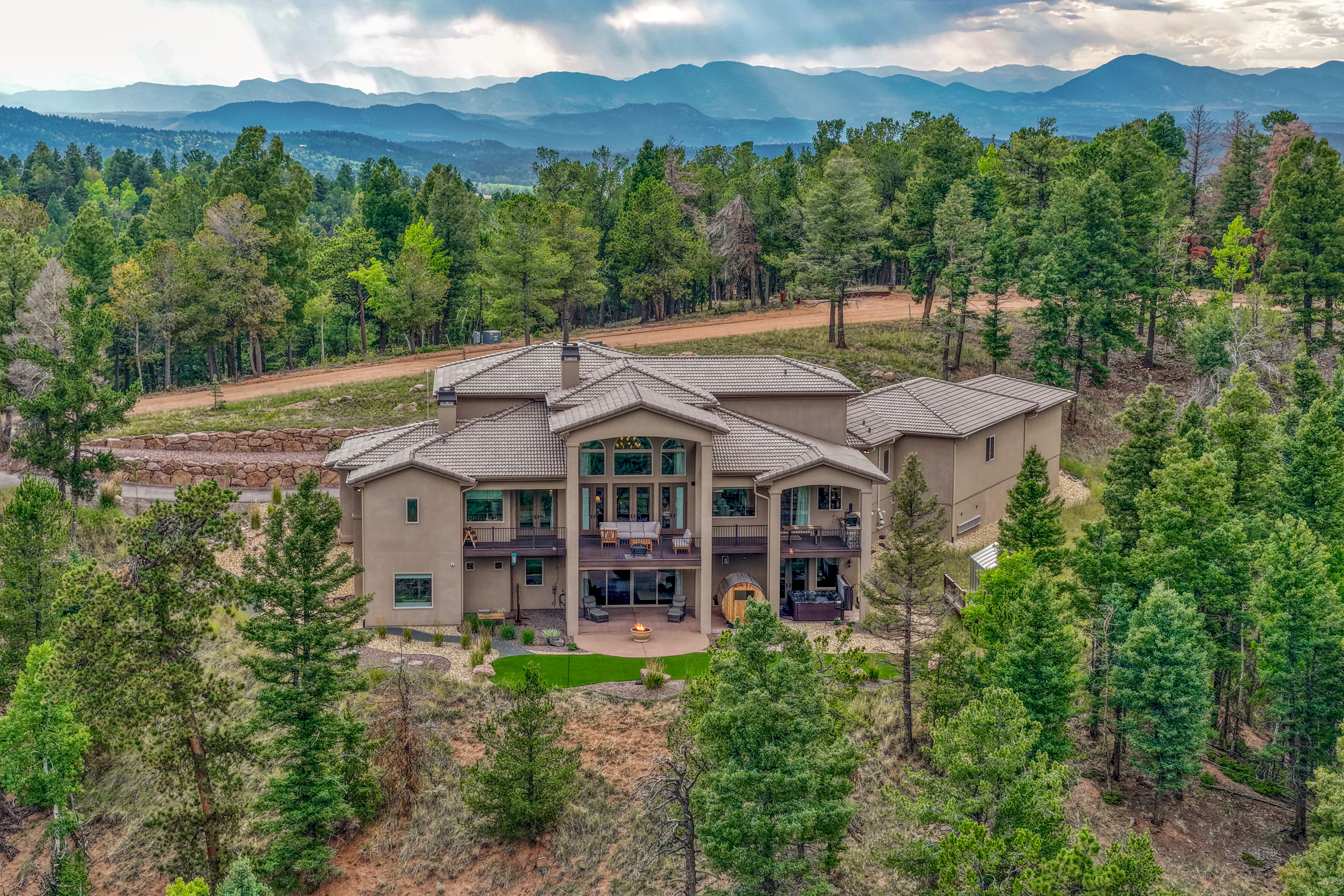  Luxury Retreat on 35 Acres - 物件實景