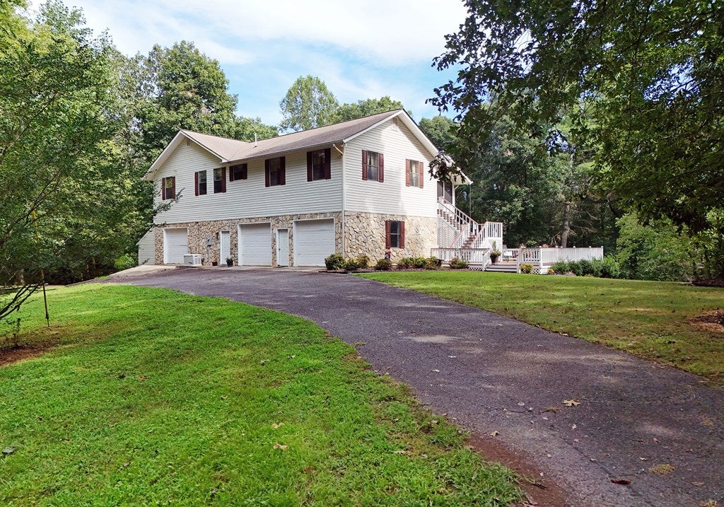 Ellijay, Georgia, 30536, United States, 4 Bedrooms Bedrooms, ,3 BathroomsBathrooms,Residential,For Sale,1940340