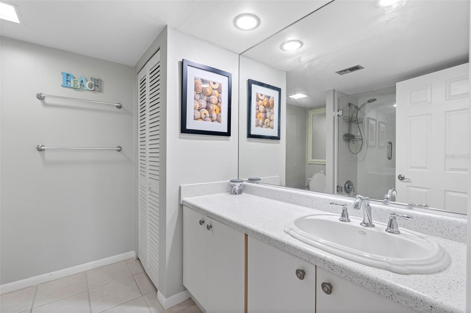 CLEARWATER BEACH, Florida, 33767, United States, 2 Bedrooms Bedrooms, ,2 BathroomsBathrooms,Residential,For Sale,1990793