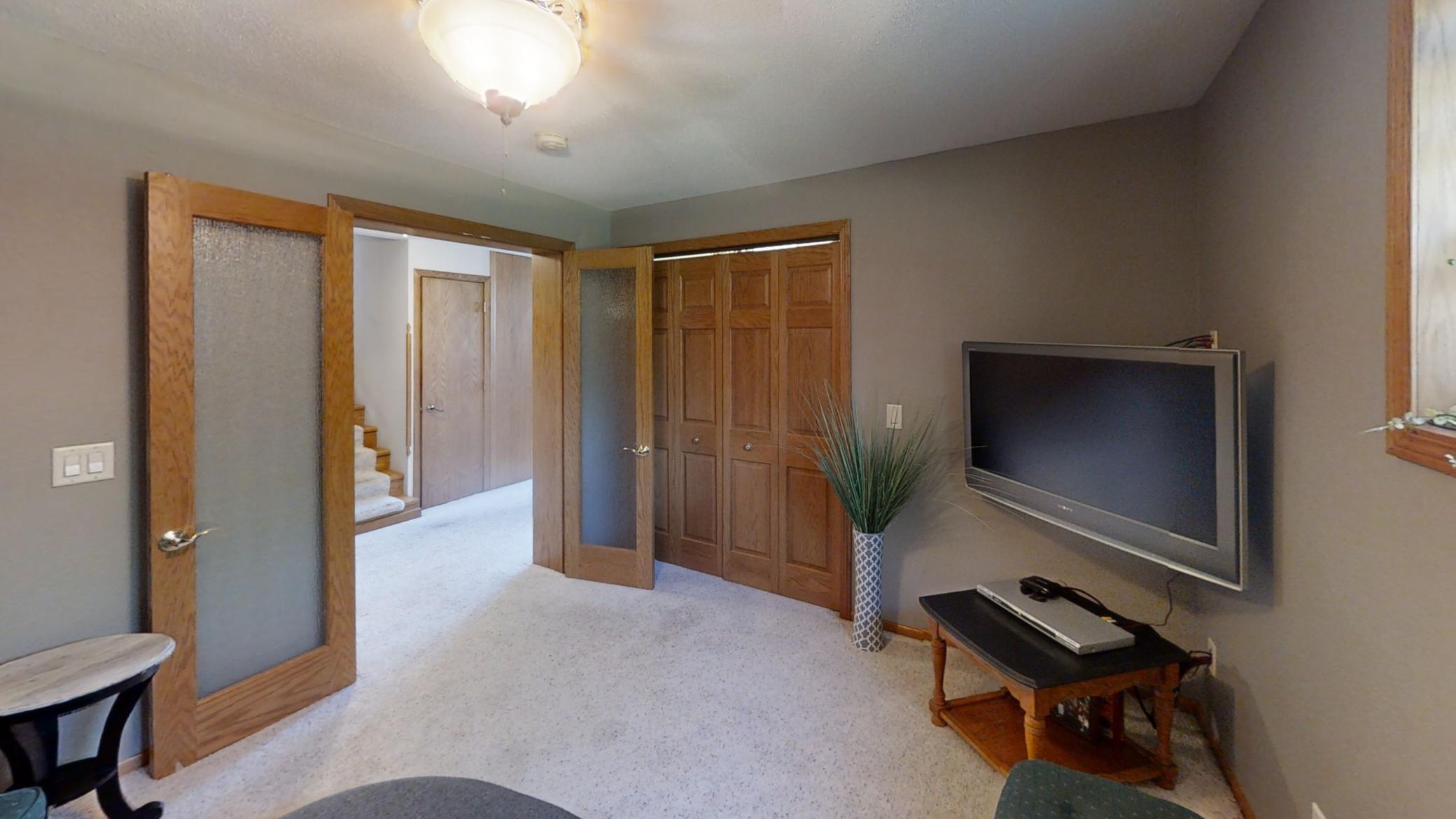 Alden, Minnesota, 56009, United States, 4 Bedrooms Bedrooms, ,1 BathroomBathrooms,Residential,For Sale,1920327