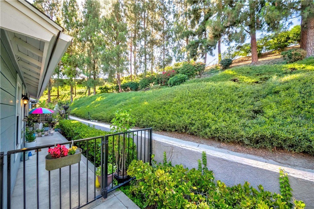 Aliso Viejo, California, 92656, United States, 2 Bedrooms Bedrooms, ,2 BathroomsBathrooms,Residential,For Sale,1901235