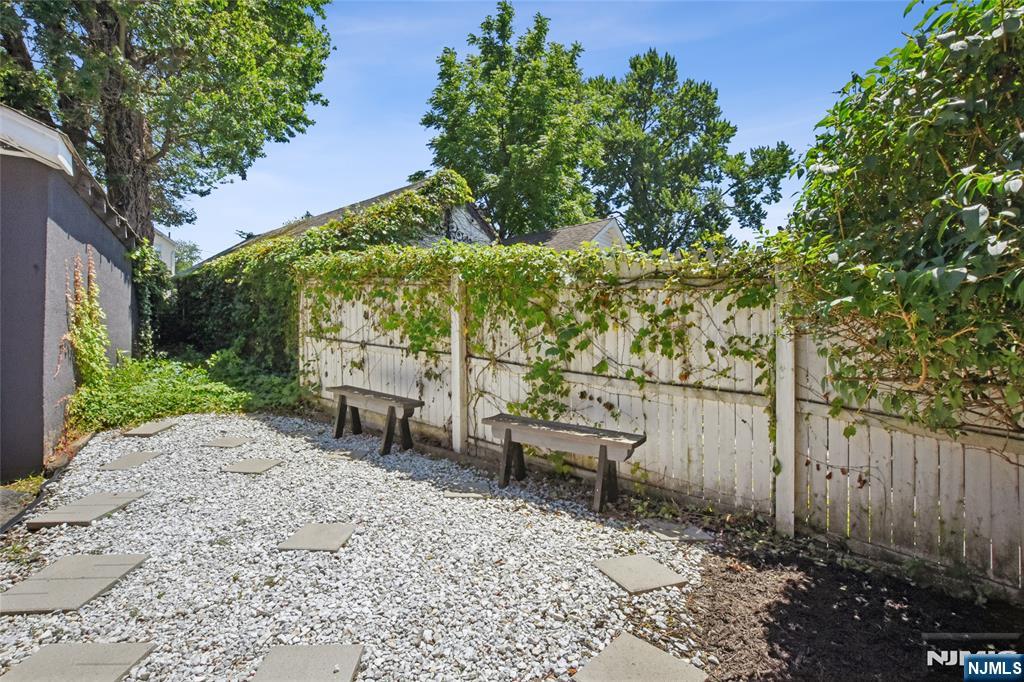 Bloomfield, New Jersey, 07003, United States, 4 Bedrooms Bedrooms, ,2 BathroomsBathrooms,Residential,For Sale,1897617