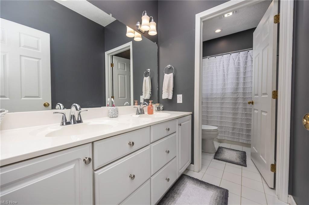 Marietta, Ohio, 45750, United States, 4 Bedrooms Bedrooms, ,5 BathroomsBathrooms,Residential,For Sale,1931542