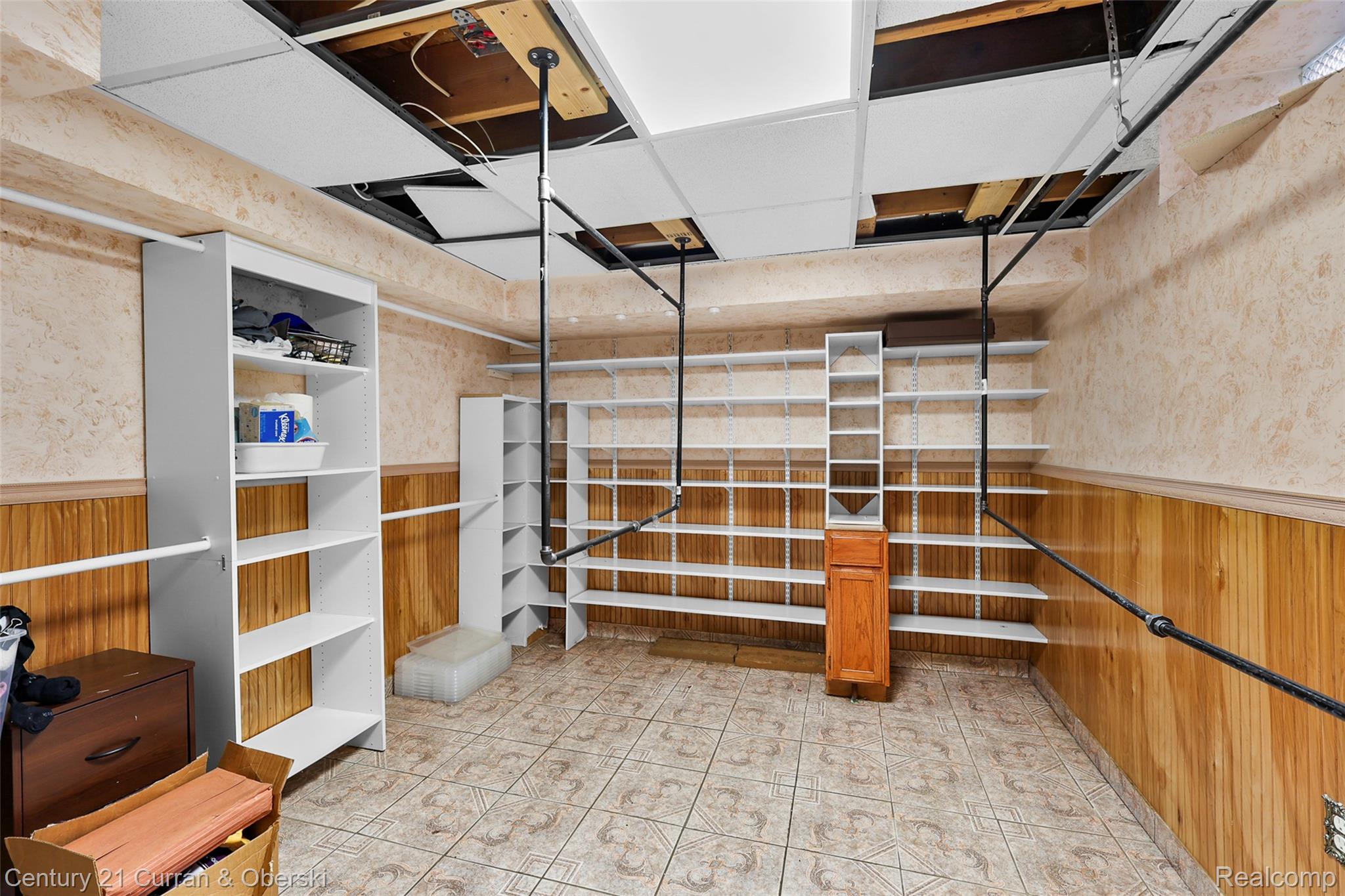 Dearborn, Michigan, 48126, United States, 4 Bedrooms Bedrooms, ,4 BathroomsBathrooms,Residential,For Sale,1974574