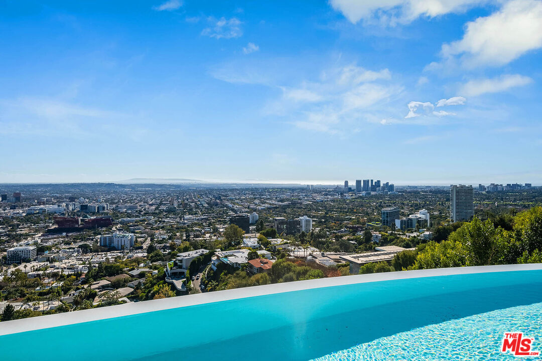 Los Angeles, California, 90069, United States, 7 Bedrooms Bedrooms, ,9 BathroomsBathrooms,Residential,For Sale,1925200