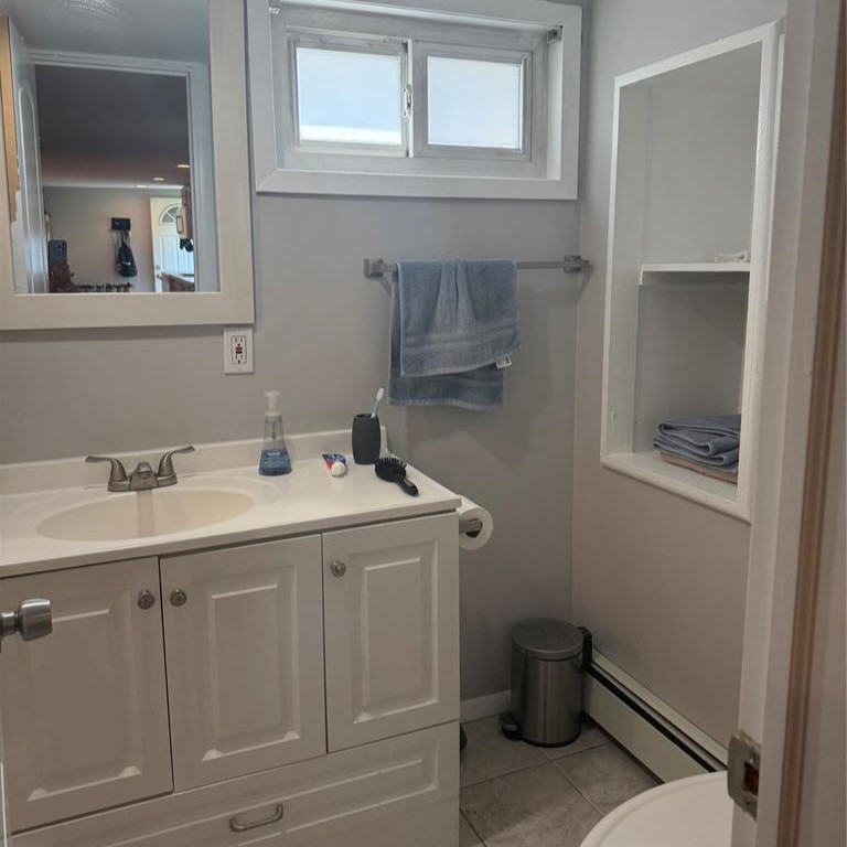 Ronkonkoma, New York, 11779, United States, 4 Bedrooms Bedrooms, ,2 BathroomsBathrooms,Residential,For Sale,1906484
