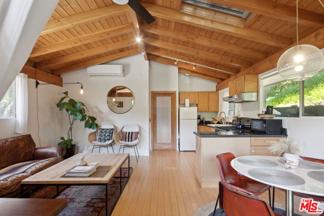 Topanga, California, 90290, United States, 4 Bedrooms Bedrooms, ,3 BathroomsBathrooms,Residential,For Sale,1795536