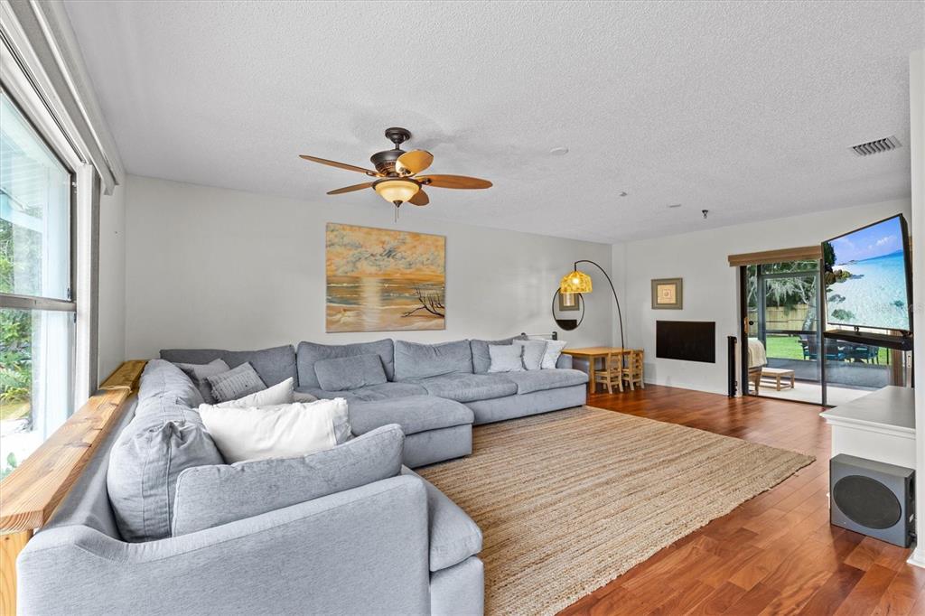 Tarpon Springs, Florida, 34689, United States, 3 Bedrooms Bedrooms, ,2 BathroomsBathrooms,Residential,For Sale,1925047
