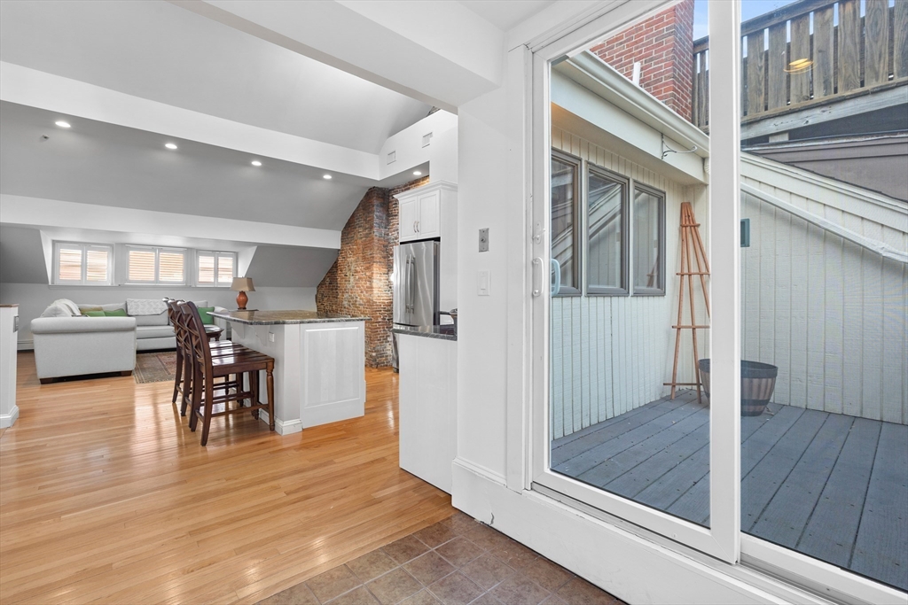 Boston, Massachusetts, 02114, United States, 3 Bedrooms Bedrooms, ,2 BathroomsBathrooms,Residential,For Sale,1981567