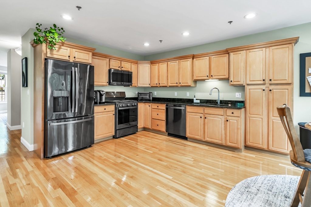 Haverhill, Massachusetts, 01832, United States, 2 Bedrooms Bedrooms, ,3 BathroomsBathrooms,Residential,For Sale,1931401